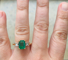 Load image into Gallery viewer, Women’s Natural 2ct Emerald and Diamond ring