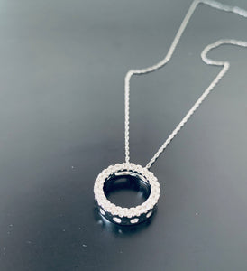 Women’s natural diamond circle necklace pendant