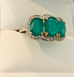 Women’s Three Stone Emerald & Diamonds gold ring