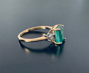 Women’s Natural 2ct Emerald and Diamond ring