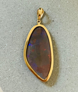 Women’s solid 38ct opal necklace yellow gold