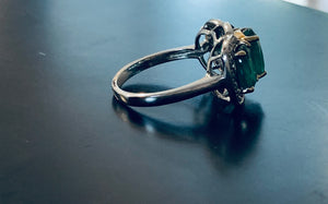 Women’s Three Stone Emerald & Diamonds gold ring