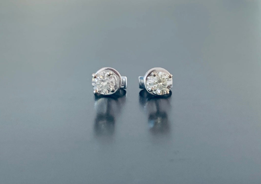 Women’s 0.50ct diamond stud earrings