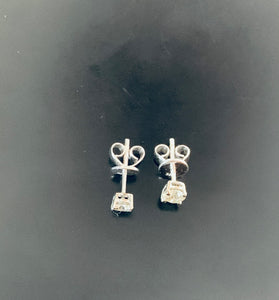 Women’s 0.50ct diamond stud earrings