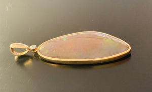 Women’s solid 38ct opal necklace yellow gold